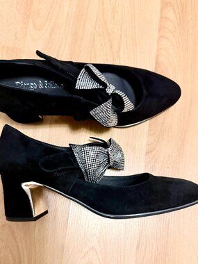 Elegant brand new black suede pumps from Django & Juliette